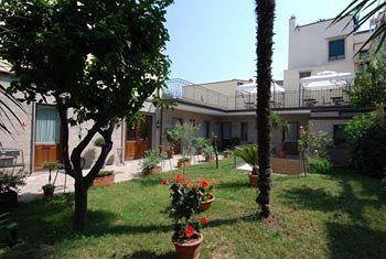 Pace Hotel *